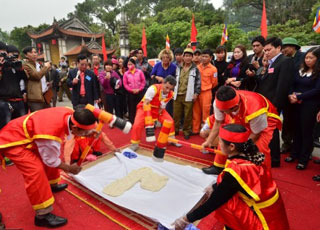 Những trò chơi dân gian trong lễ hội mùa xuân Côn Sơn